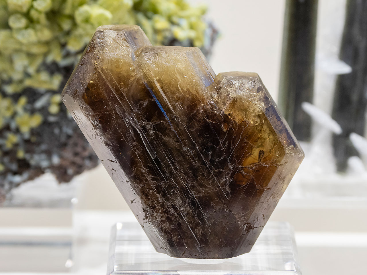 Nice twinned chrysoberyl crystal from Pancas, Brazil