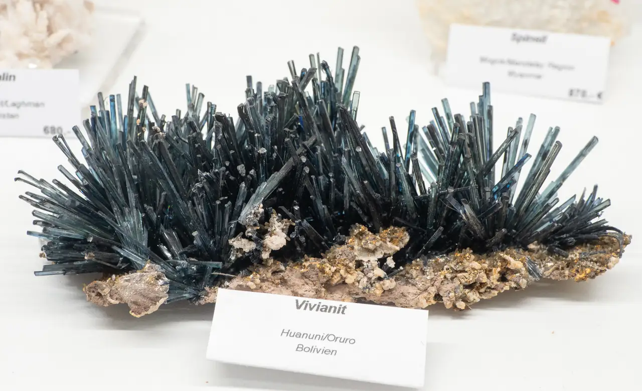 Unusual tiny needles of vivianite from Huanuni, Oruro, Bolivia.