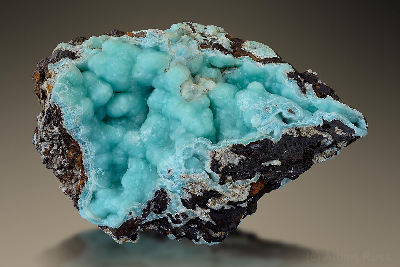 Botryoidal aggregate of smithsonite from Lavrion, Greece