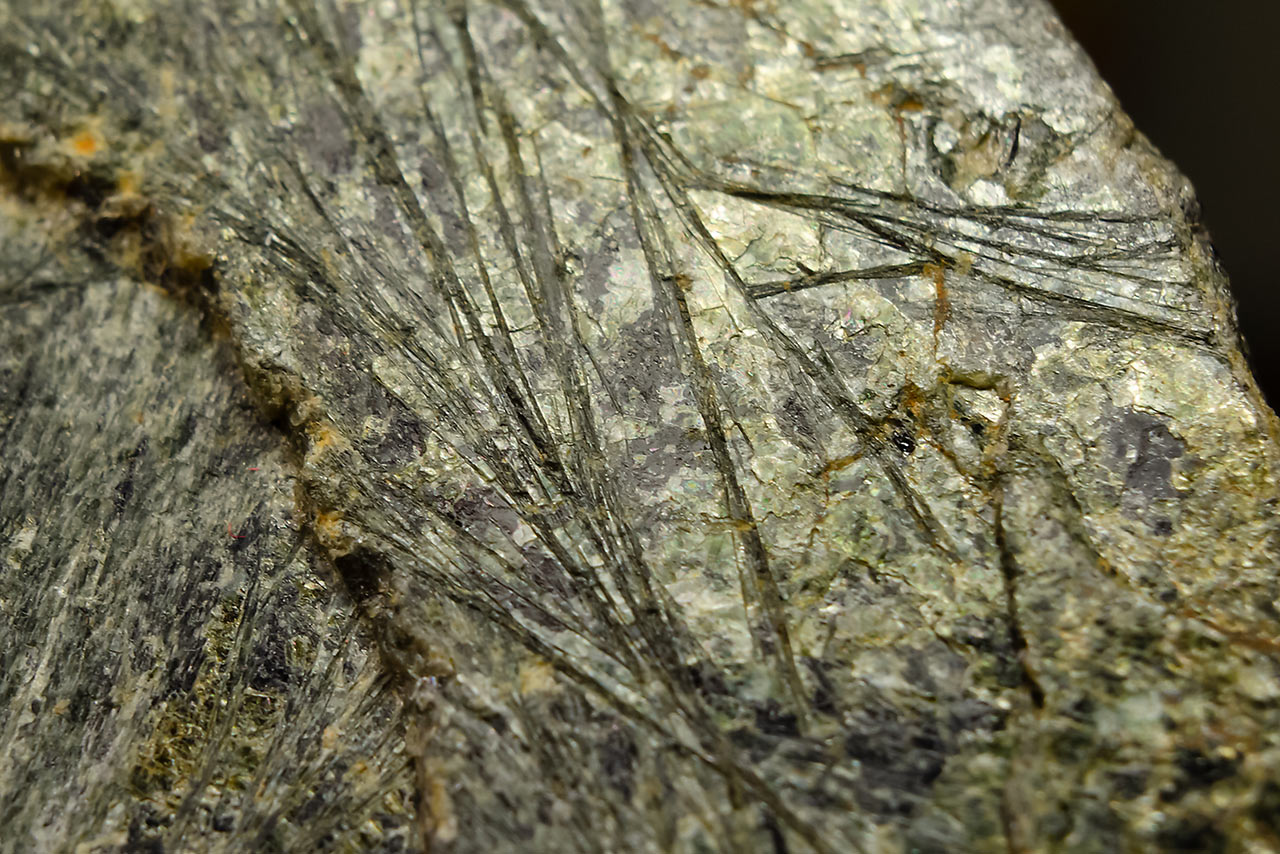 Fibers of dark ferro-papikeite in sekaninaite from Dolní Bory pegmatite, Czech Republic
