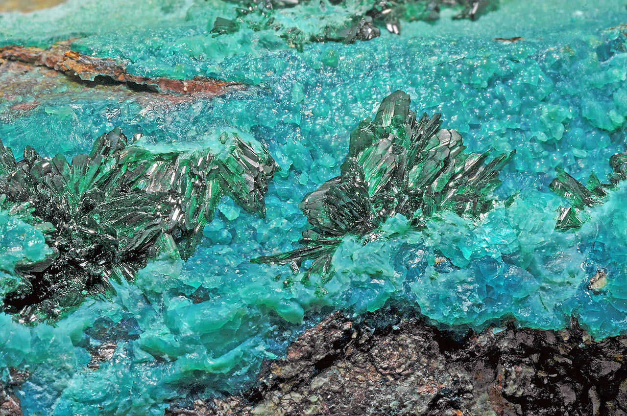 Prismatic dark green atacamite and blue-green chrysocolla from La Farola Mine, Atacama Desert, Chile