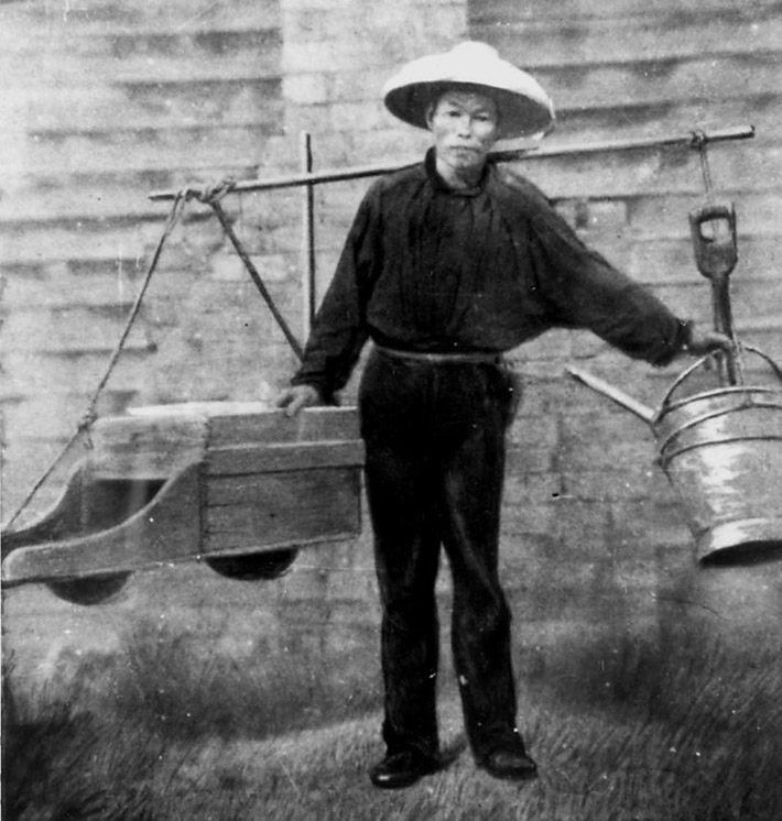 Chinese gold digger starting for work in Queensland, Australia about 1860