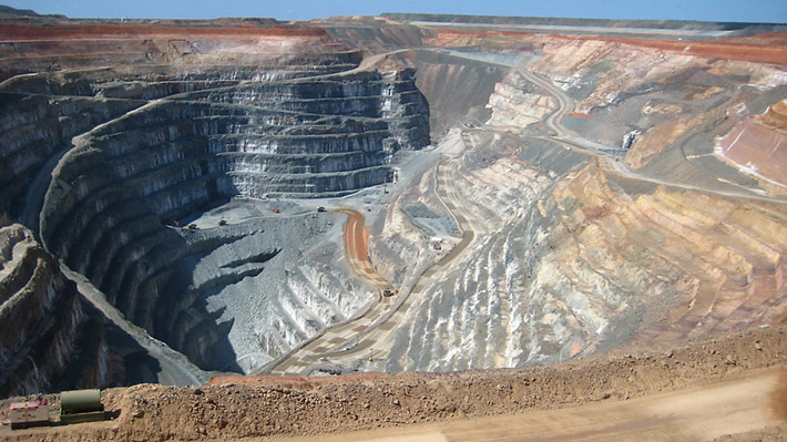 Modern open pit gold mining in Sunrise Dam Gold mine, Western Australia