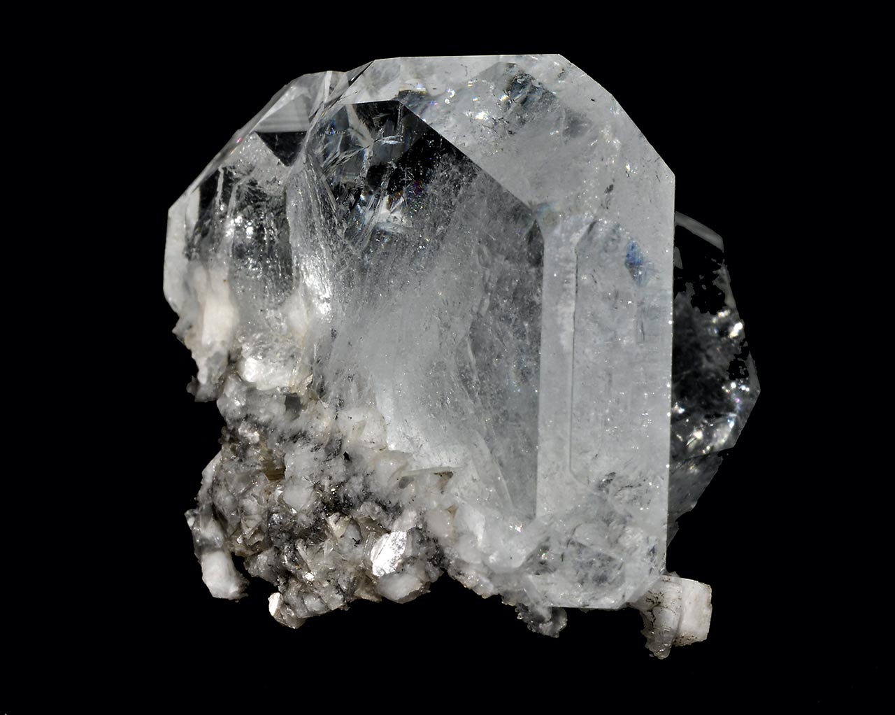 Clear goshenite crystals from Pingwu beryl mine, China