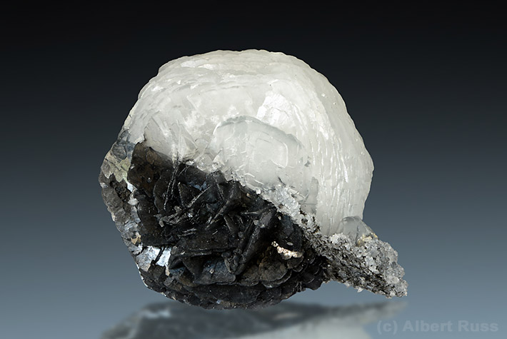 Calcite - Mineral Properties, Photos and Occurence