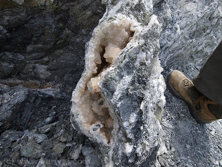 Calcite crystal pocket from Sýkořice, Czech Republic