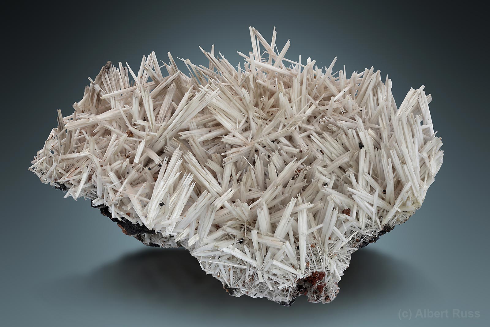 Cerussite (lead carbonate) Mineral Properties and Occurence
