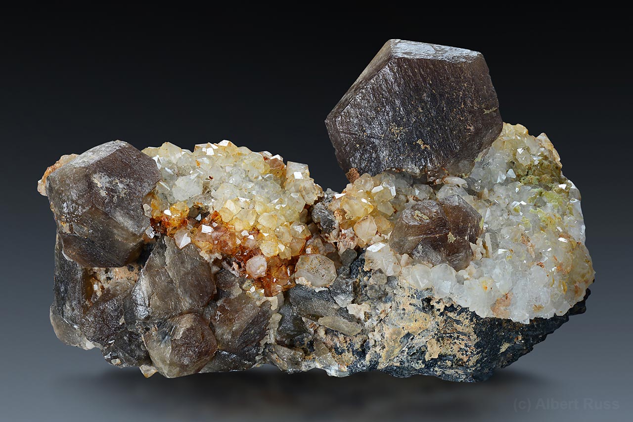 Twinned gray crystals of cerussite from Stribro, Czech Republic