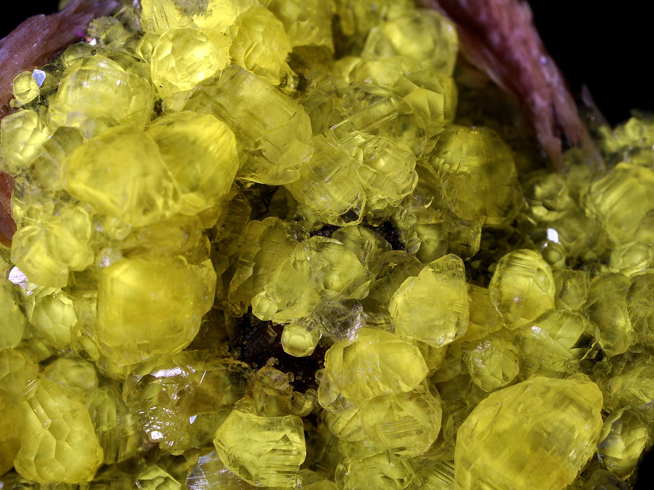Yellow UV fluorescence of cerussite from Mibladen, Morocco