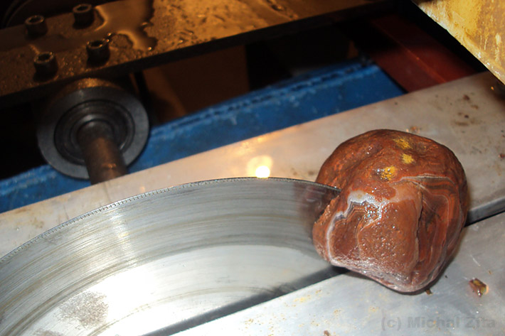 Cutting agate geode with diamond saw