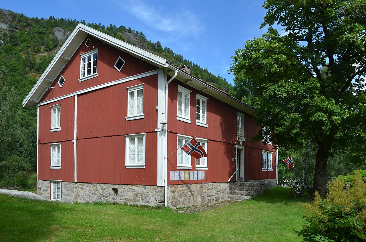 The main Fennefoss museum building