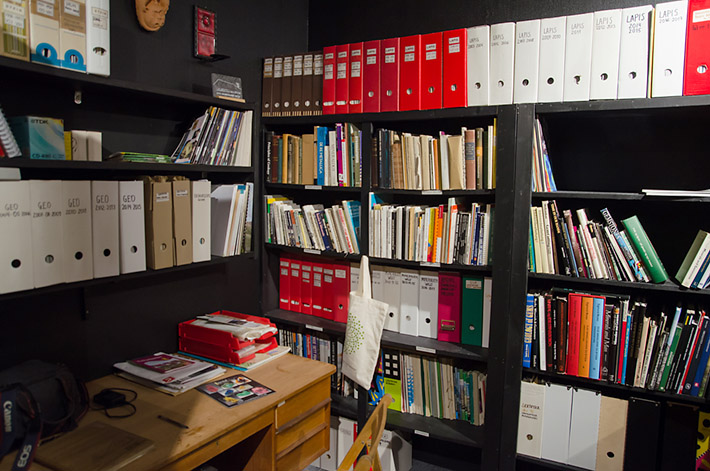 Mineral books and magazines in the Steinsenter museum library