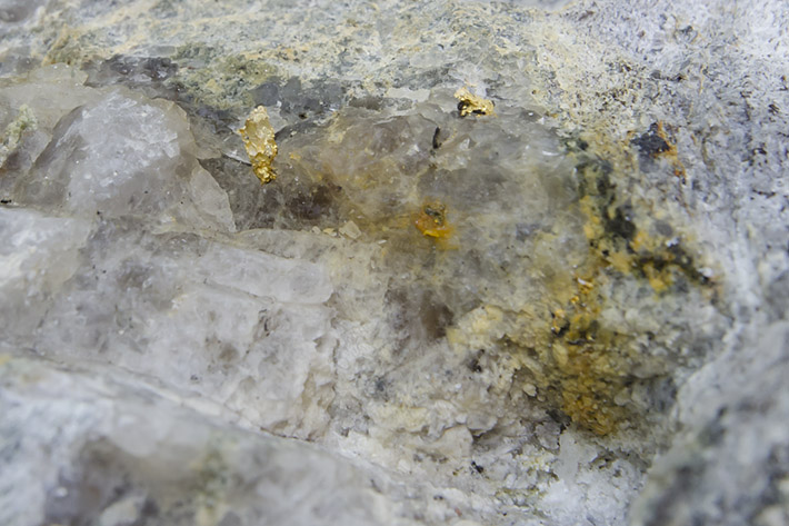 Gold in quartz gangue from Humpolec, Czech Republic