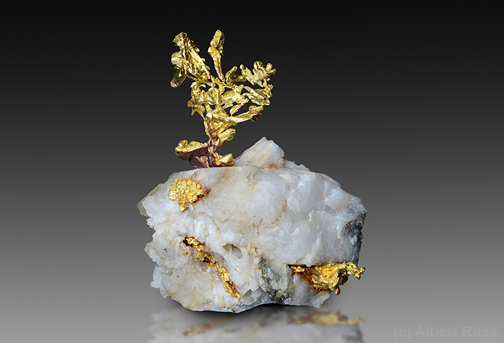 Crystallized gold on quartz from Eagle's Nest in California, USA