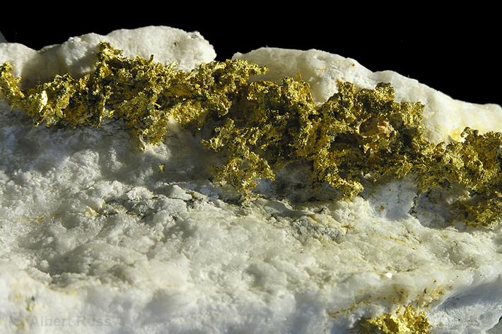 Native gold in quartz from Italian Alps