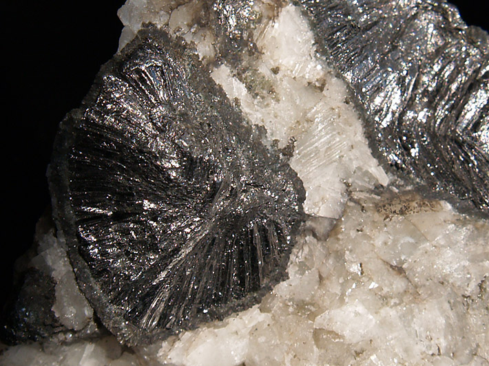 Graphite: A mineral with extreme properties and many uses