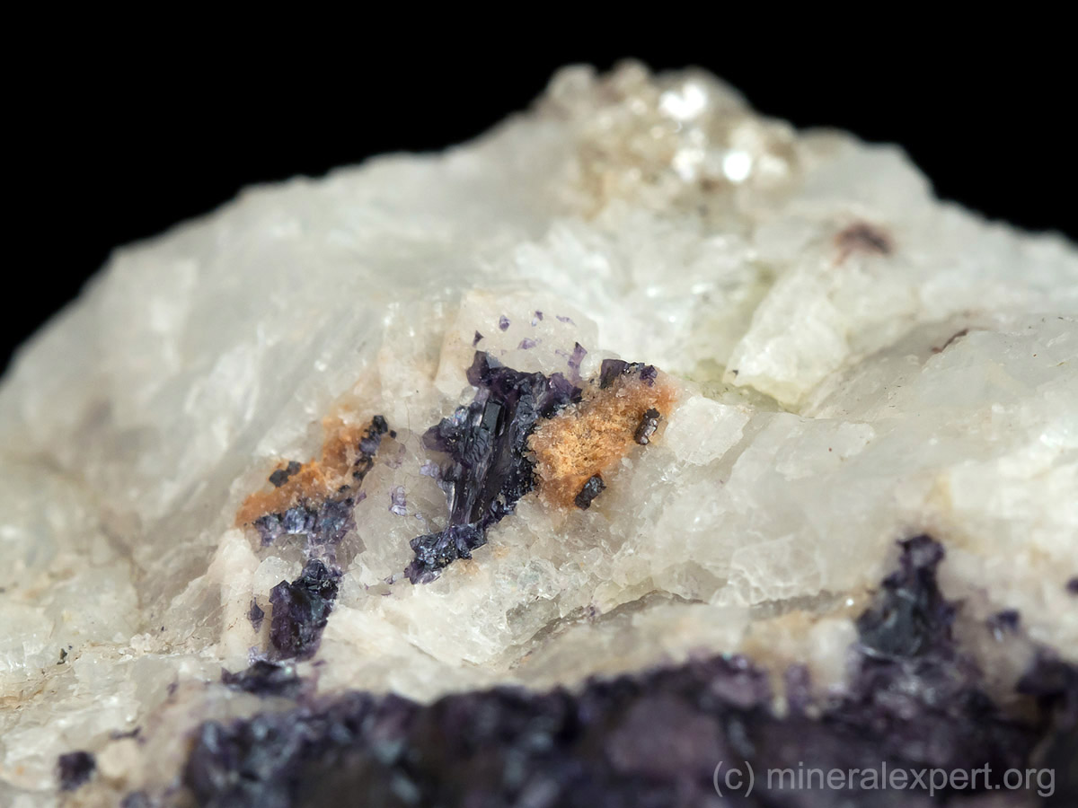 Orange fluocerite-(Ce) and purple fluorite from Høydalen pegmatite , Norway