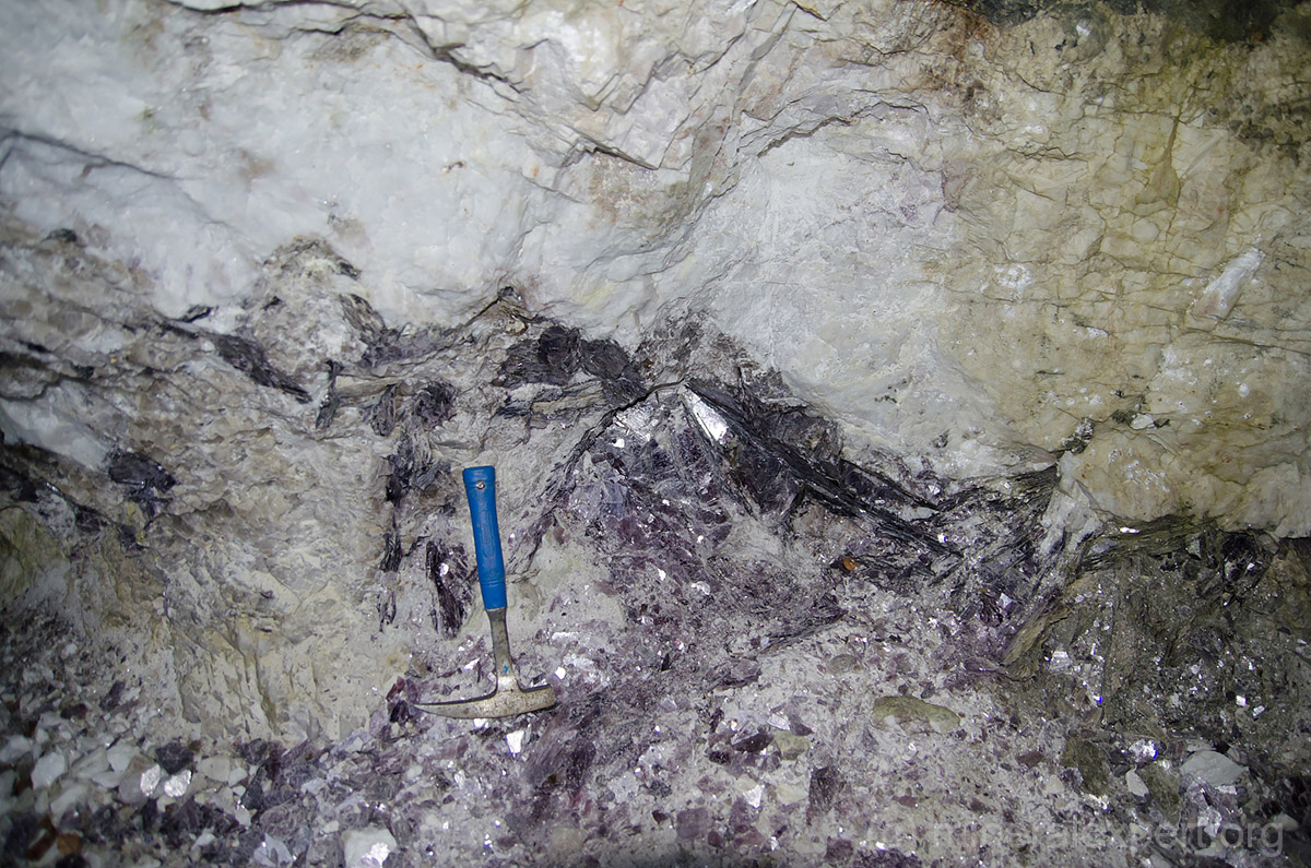 Blocky unit of mixed LCT-NYF pegmatite from Høydalen, Norway with huge blocks of microcline and big flakes of pink lepidolite