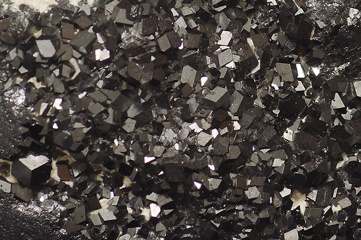 Unusual rhombic dodecahedron shaped crystals of magnetite from Moravica, Romania