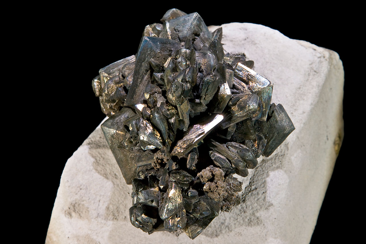 Spearhed twins of  marcasite crystals in chalk from Cap Blanc-Nez, Pas-de-Calais, France
