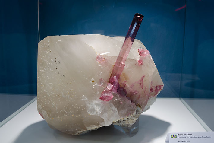 Rubellite and quartz crystals from Cruzeiro Mine, Brazil