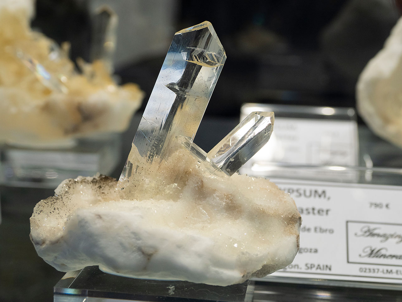 Clear gypsum crystals on alabaster matrix from Fuentes de Ebro, Zaragoza, Spain