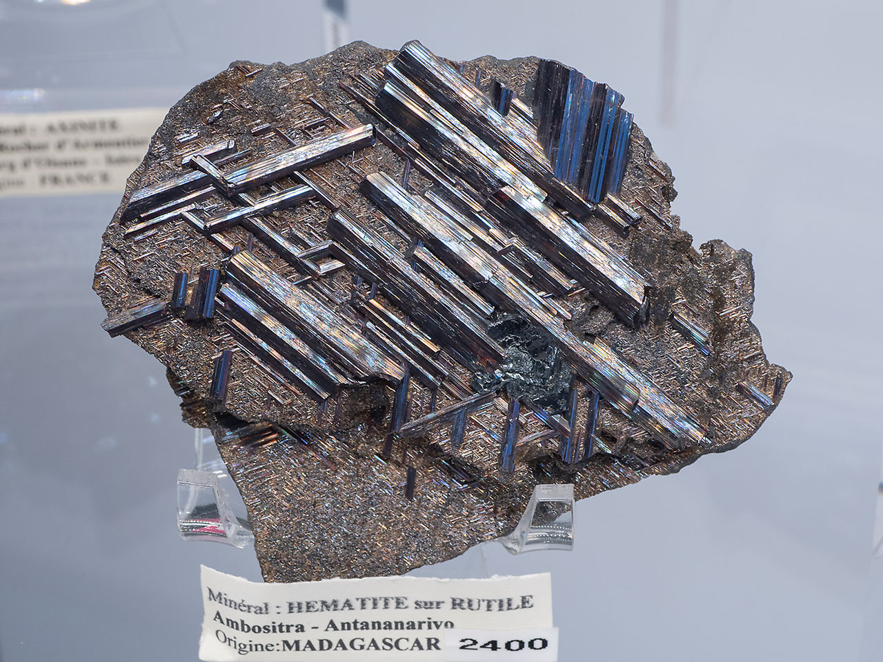 Oriented growths of rutile and hematite from Ambositra, Madagascar