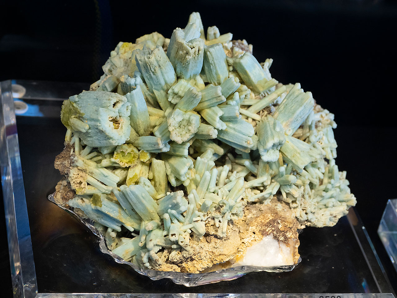 Pyromorphite partially pseudomorphed by pale blue plumbogummite from Yangshuo Mine, Guangxi, China