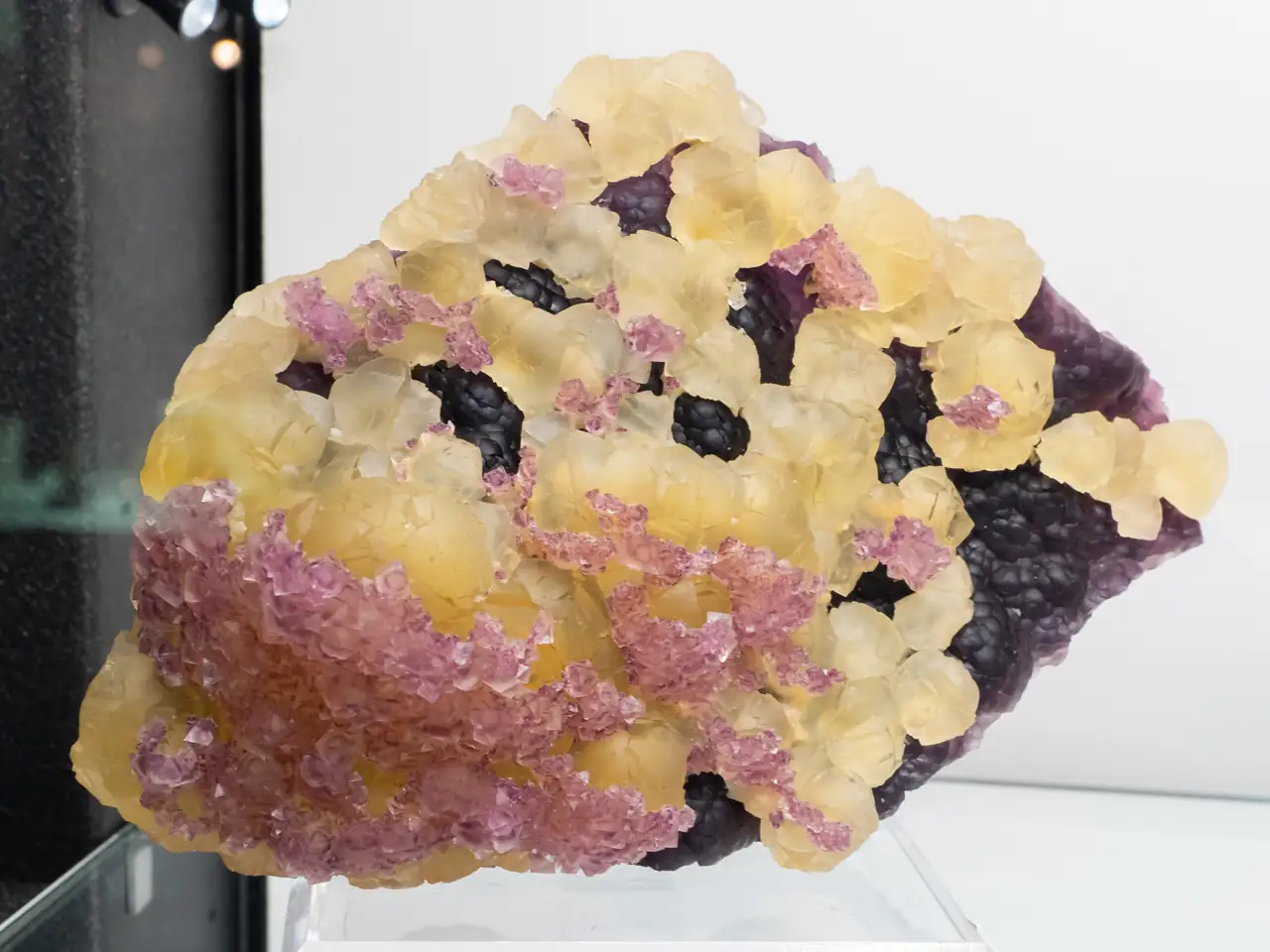 New fluorites from Wuyi Mine, Zhejiang, China