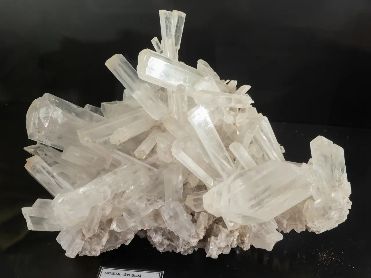 New find of large gypsum crystals from Lut Desert in Iran