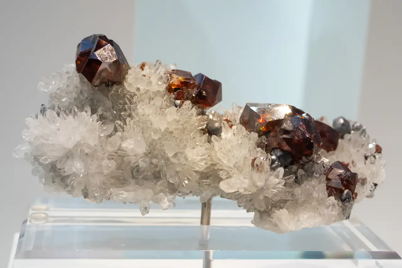 Gemmy sphalerite on quartz from Shuikoushan Mine, Hunan Province, China