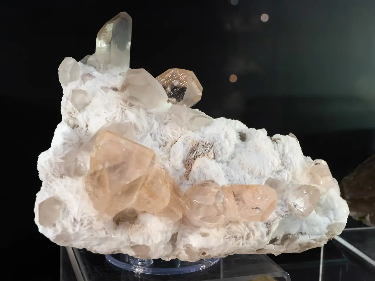 Topaz, quartz and albite cluster from Gaoligong Mts., Yunnan, China