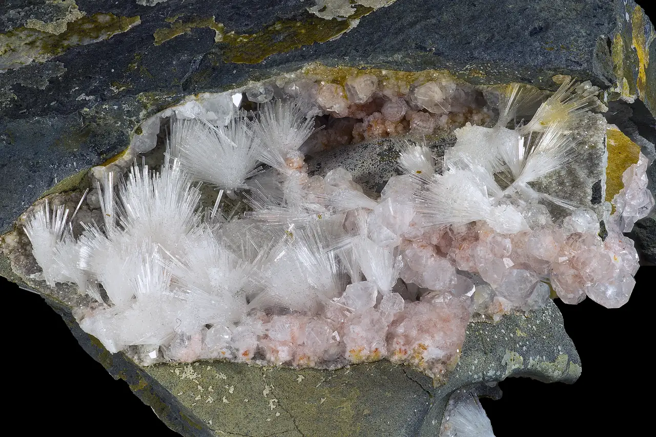 White acicular natrolite with clear analcime crystals from Dolní Zálezly, Czech Republic