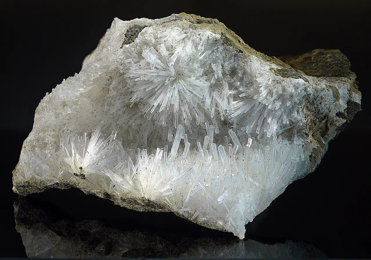 Acicular natrolite crystals from Soutěsky Quarry, Malá Veleň, Czech Republic