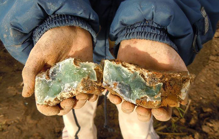 Green Ni-opal from Křemže, Czech Republic