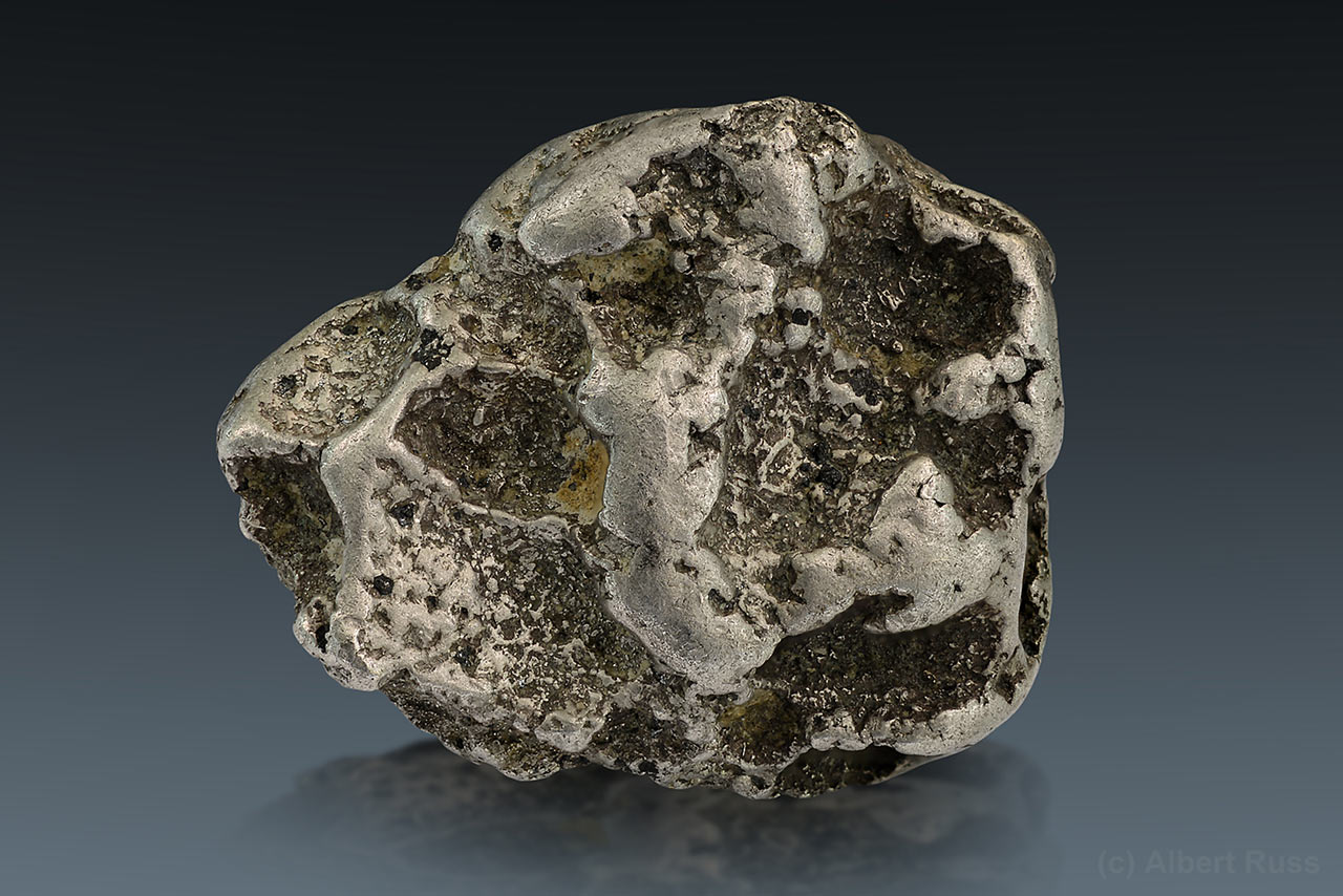 Native platinum nugget from Konder, Khabarovsk, Russia