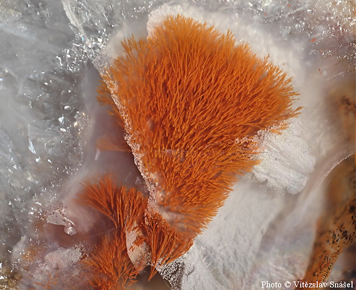 Red chalcedony fibers inside the agate from Zeleznice, Czech Republic