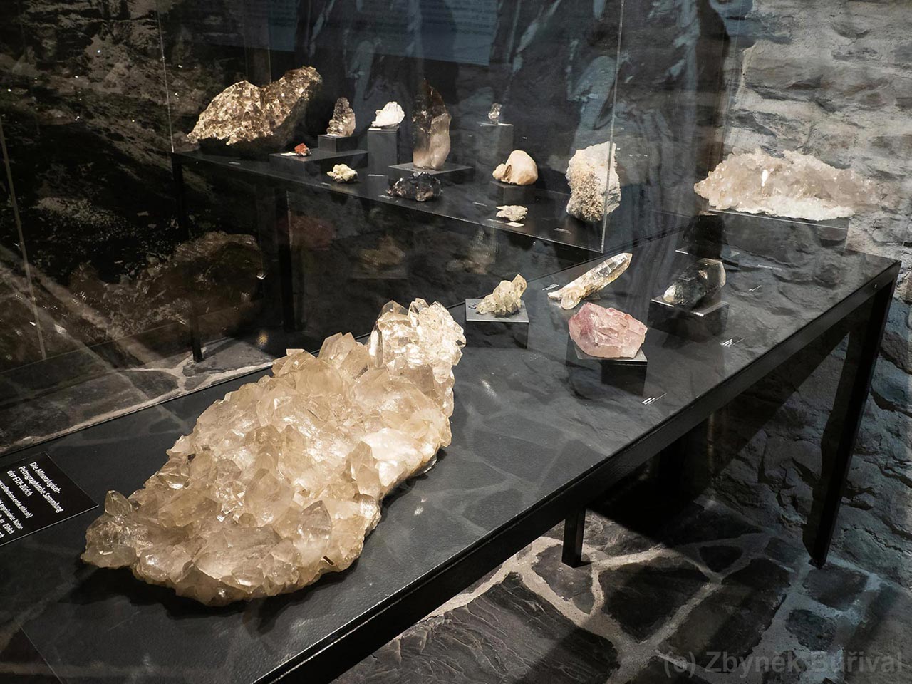 Displays with huge quartz crystal clusters from Swiss Alps