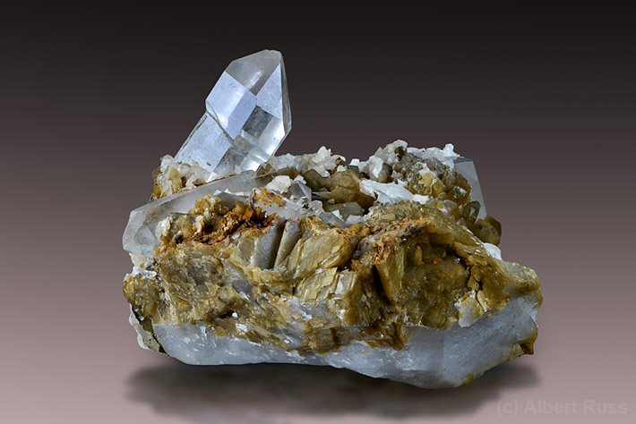 Cluster of scepter quartz and pale brown siderite from Rožňava, Slovakia