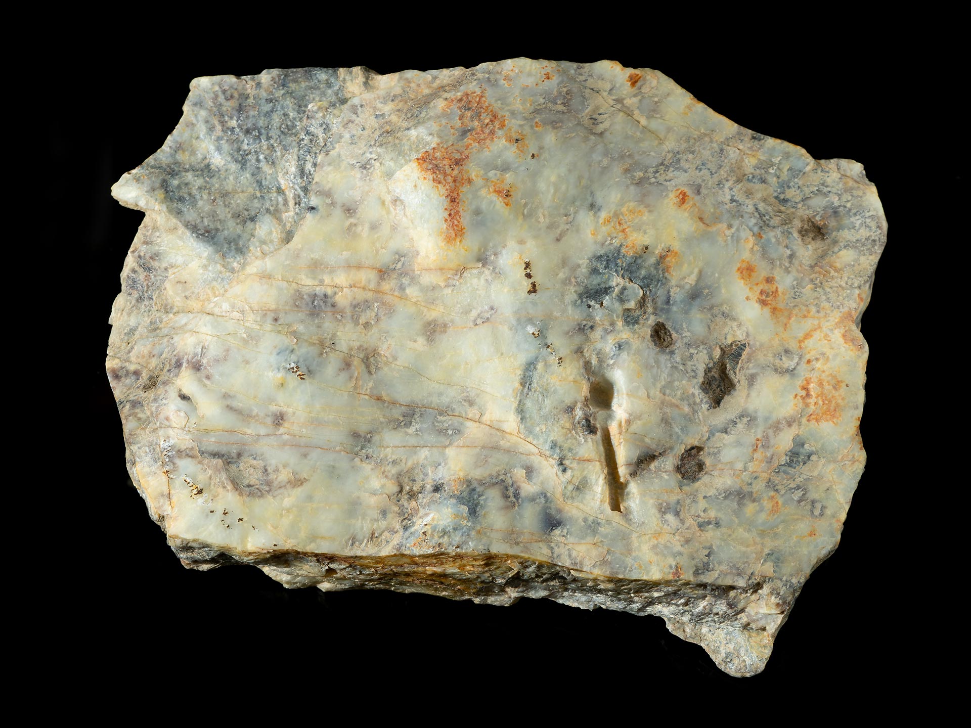 Sillimanite – Mineral Properties, Photos and Occurrence