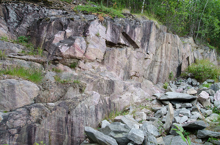 Thulite quarry with pink rocks
