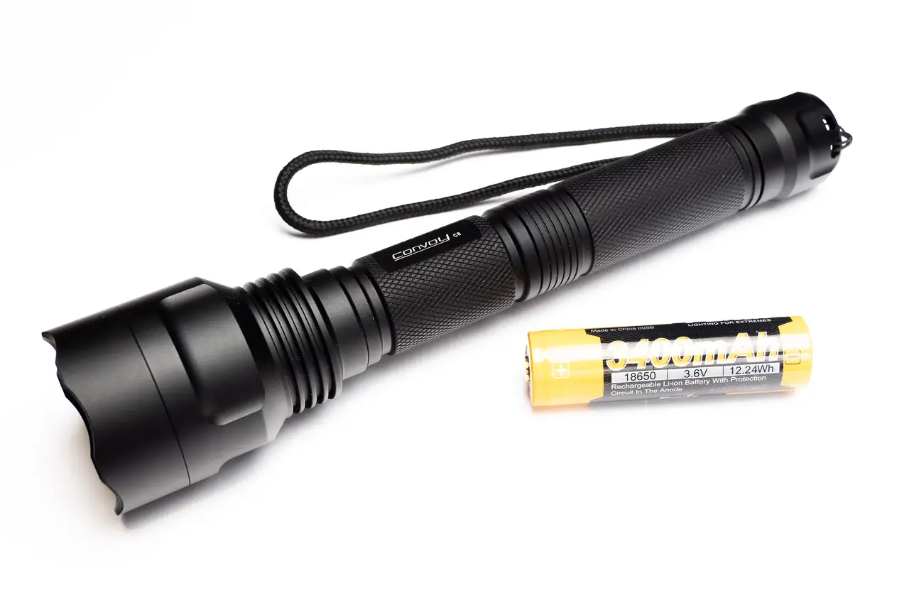 Long-wave 365 nm Convoy C-8 flashlight