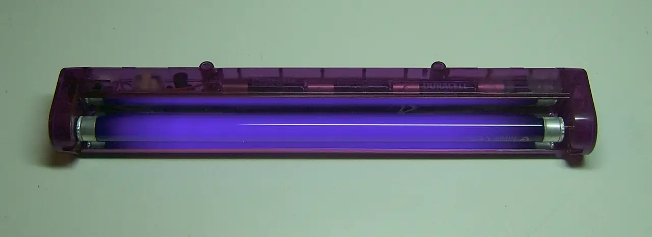 Cheap portable UV-lamp with fluorescent bulb