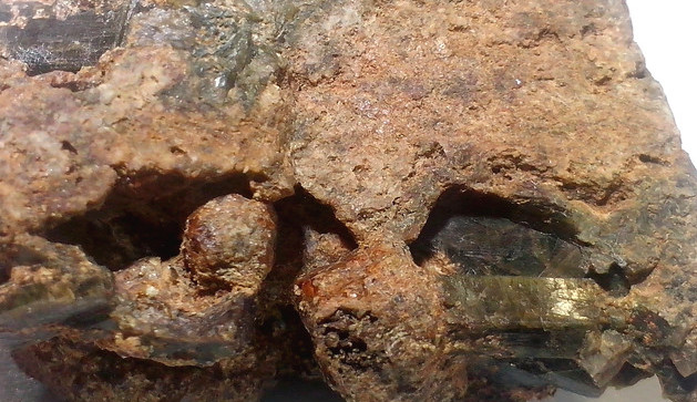 Grossular (var. Hessonite), Vesuvianite, Epidote