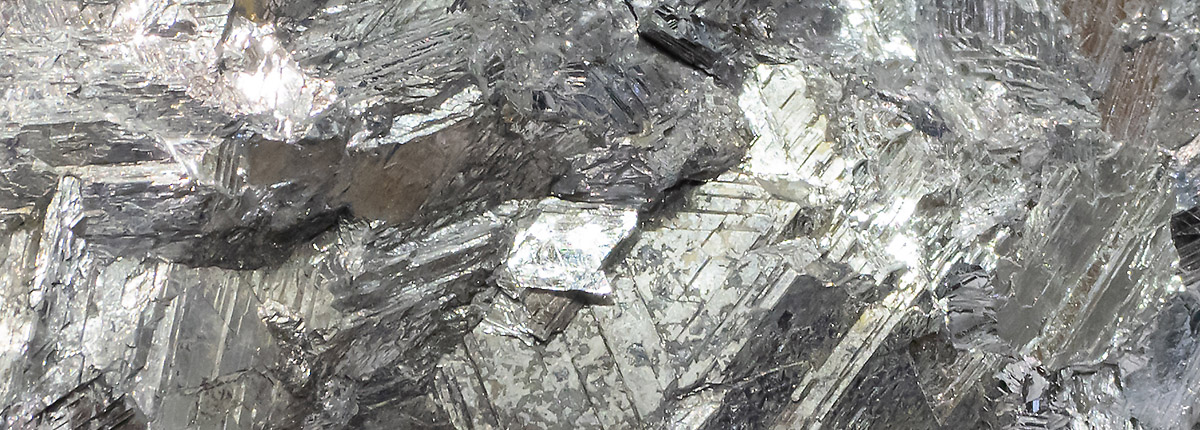 Native Antimony – Mineral Properties, Photos and Occurrence
