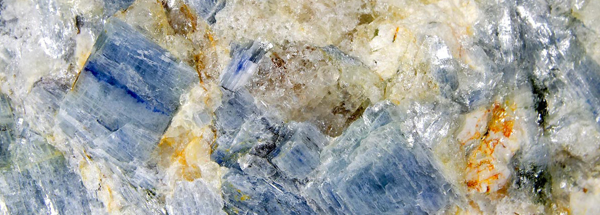 Kyanite – Mineral Properties, Photos and Occurrence