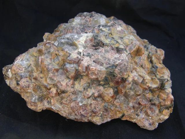 Mineral photo of Almandine from locality Dolní Bory, Czech Republic