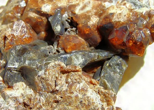 Grossular (var. hessonite), Vesuvianite