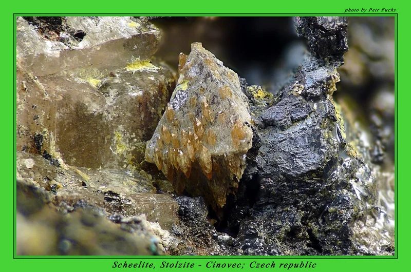 Scheelite, Stolzite
