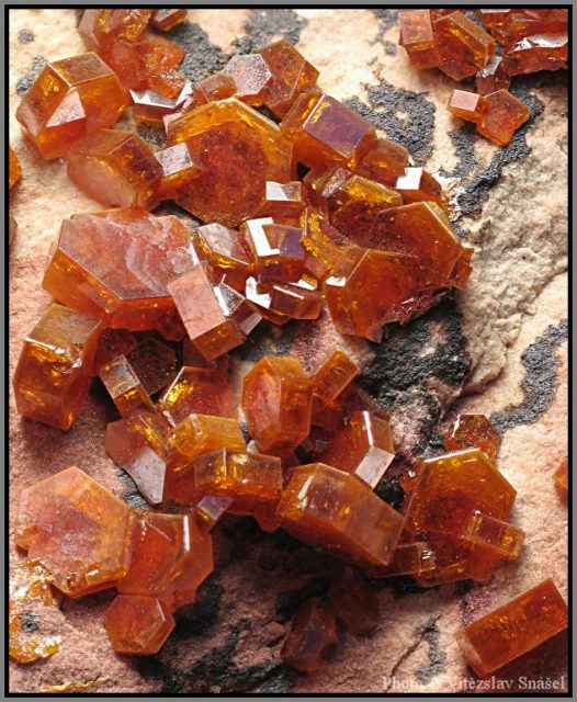 Mineral photo of Vanadinite from locality Mibladen, Morocco